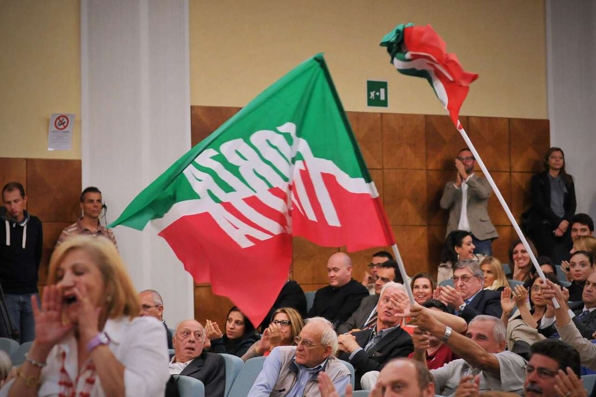 Forza Italia, il nuovo rappresentante dei giovani stronca Vannacci: “Generale della codardia”