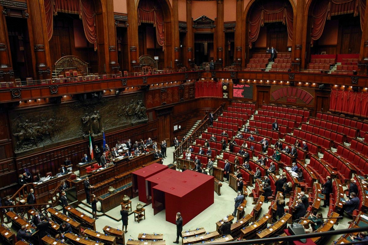 Occhiuto sous enquête, la Calabre en émoi : « Je démissionne et je me représente. »