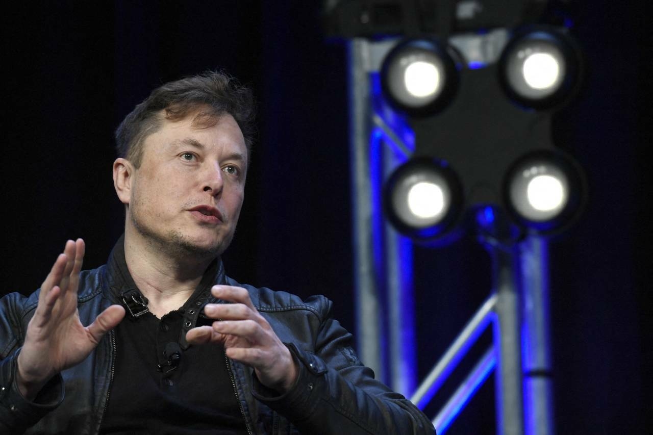 Grok: Elon Musk'ın yapay zekası, kadınların bilgisi olmadan çıplak kadın görüntüleri oluşturmak için kullanılıyor