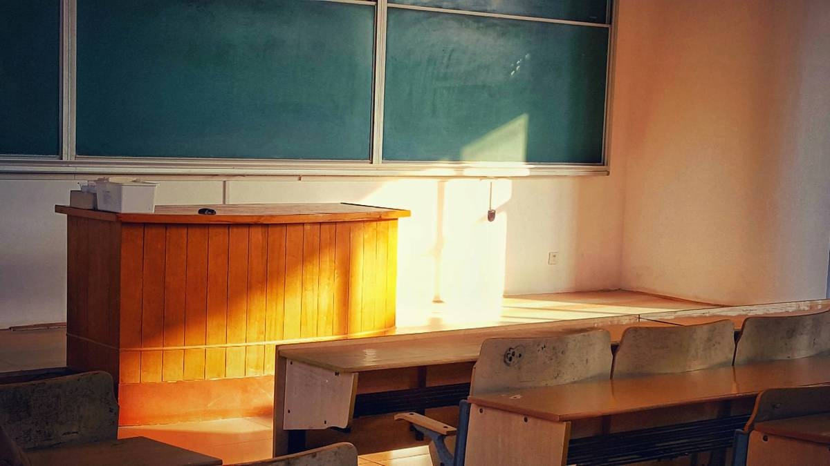Drones russos sobrevoam a Polônia. Mensagem do Ministério da Educação Nacional para estudantes e professores.