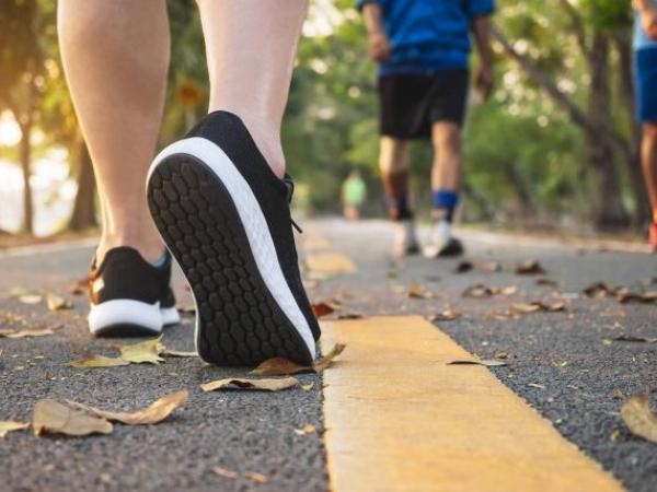 Do you know how old your brain is? The way you walk reveals it.