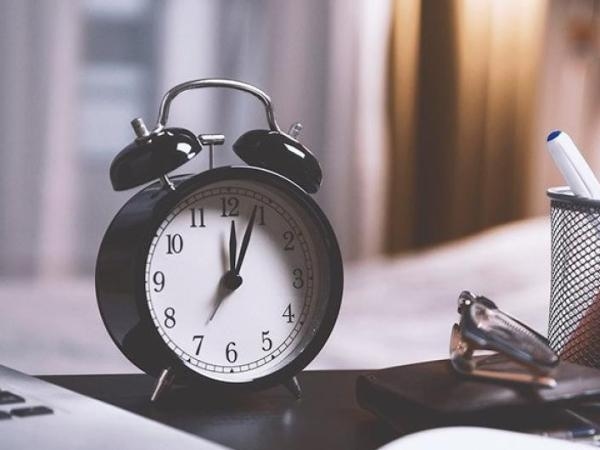 Come verrebbero regolati gli straordinari e l'orario domenicale con quanto finora approvato nella legge sul lavoro?