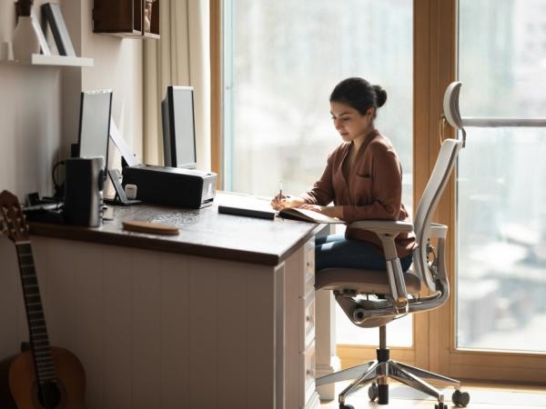 ¿Trabaja en oficina? Las 5 razones por las que necesita una silla ergonómica