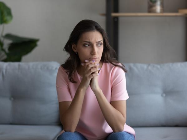 Hablar consigo mismo y en voz alta tiene beneficios para su salud, según expertos