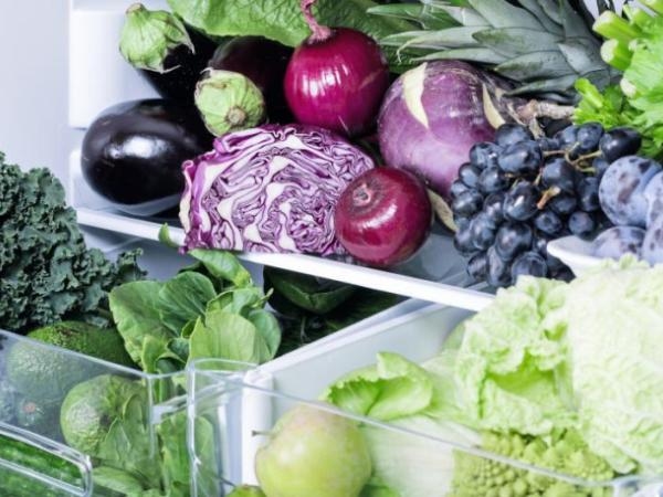 Alimentos que no debería guardar nunca juntos para evitar que se dañen