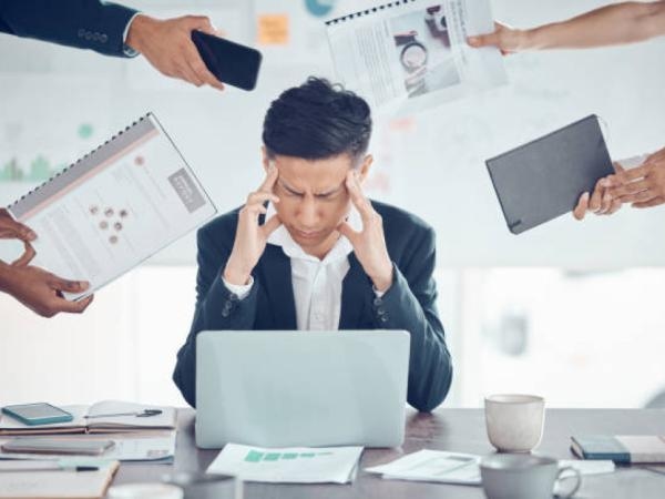 Você não estabelece limites entre trabalho e vida pessoal? Esse fenômeno existe e afeta você.