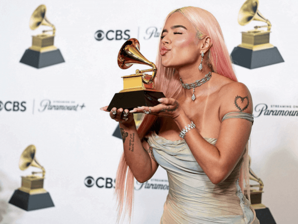 Karol G zollt mit ihrem neuesten Album beliebten lateinamerikanischen Rhythmen Tribut