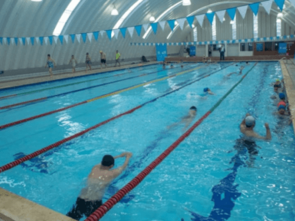 Piscine: quanto sono pulite e come bisogna prendersene cura adeguatamente?