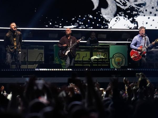 Oasis returns to the stage with a historic tour