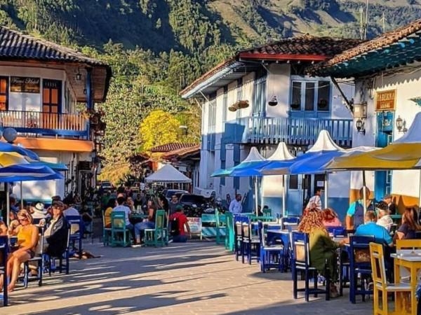 Le 4 città colombiane consigliate per viaggiare, secondo AI