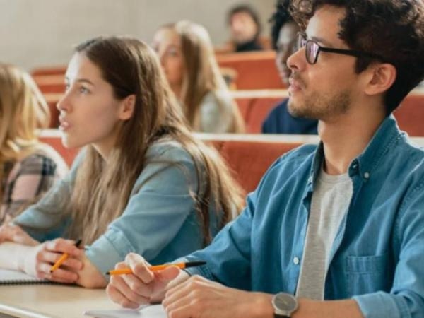 Estas são as 9 carreiras que não valem a pena estudar na Colômbia, segundo o IA
