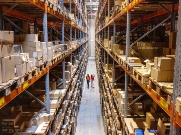 Entre cajas, recuerdos y logística: así es el mundo del bodeguero colombiano