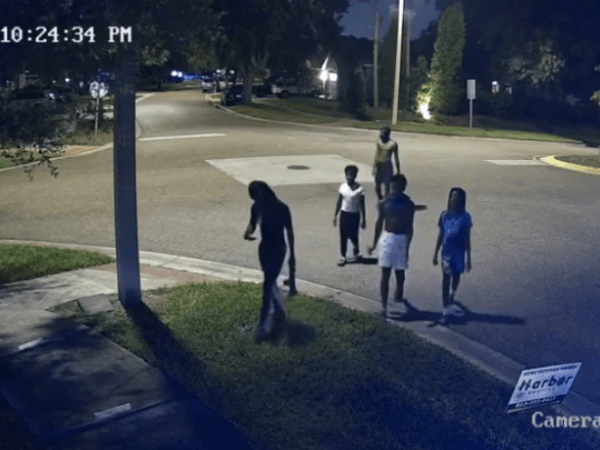 Adolescentes da Flórida registram um desafio viral que acendeu o alarme para as autoridades.