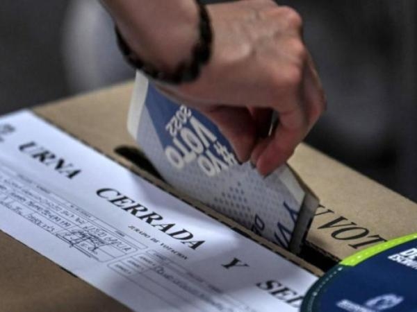 Secondo AI, quale candidato presidenziale è il più favorito in Colombia?