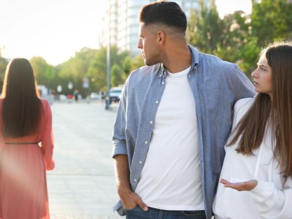 Jak wygląda sytuacja psychologiczna, gdy masz partnera, a podoba ci się ktoś inny?