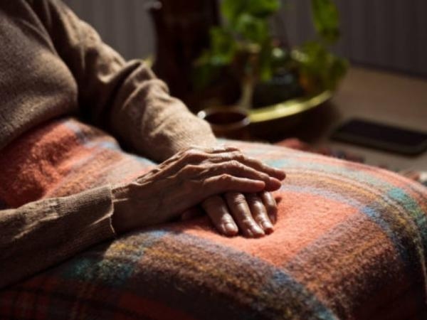 Tecnologia contro la solitudine: soluzioni che accompagnano
