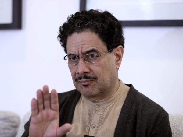 Iván Cepeda, Uribe'nin partisinin çıkarı için seçim kampanyasını geciktirmeye çalıştığını söylüyor.