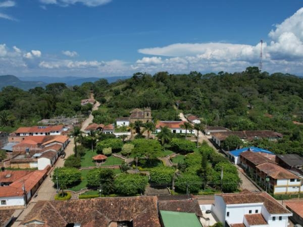 A cidade de Santander onde as mulas ainda são usadas como principal meio de transporte