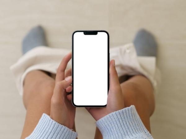 Les experts ont confirmé pourquoi c'est une mauvaise idée d'aller aux toilettes et d'utiliser son téléphone portable.
