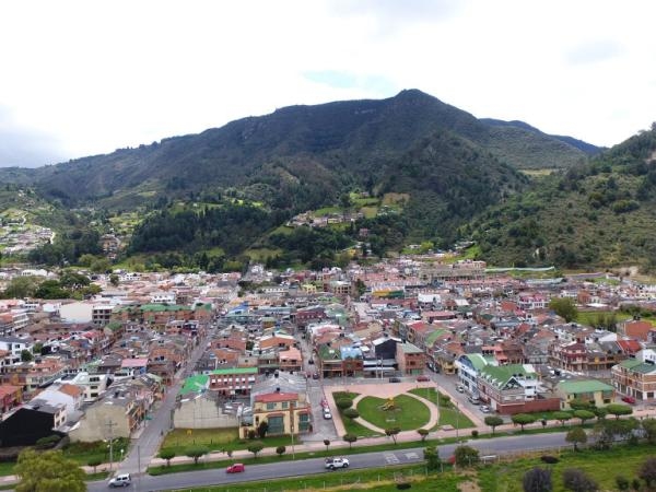 Si trova a Cundinamarca ed è una città dove si respira la storia