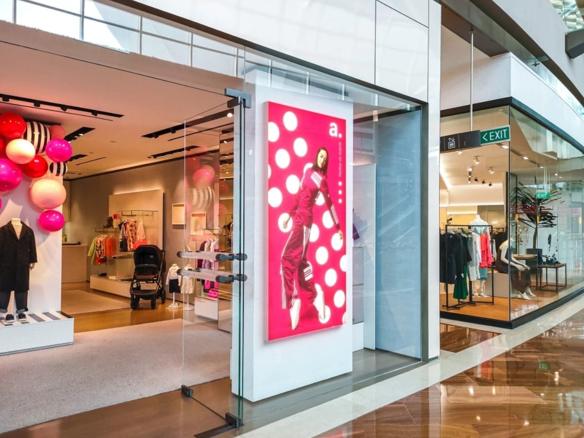 Lightbox: visual impact and energy efficiency in your display system