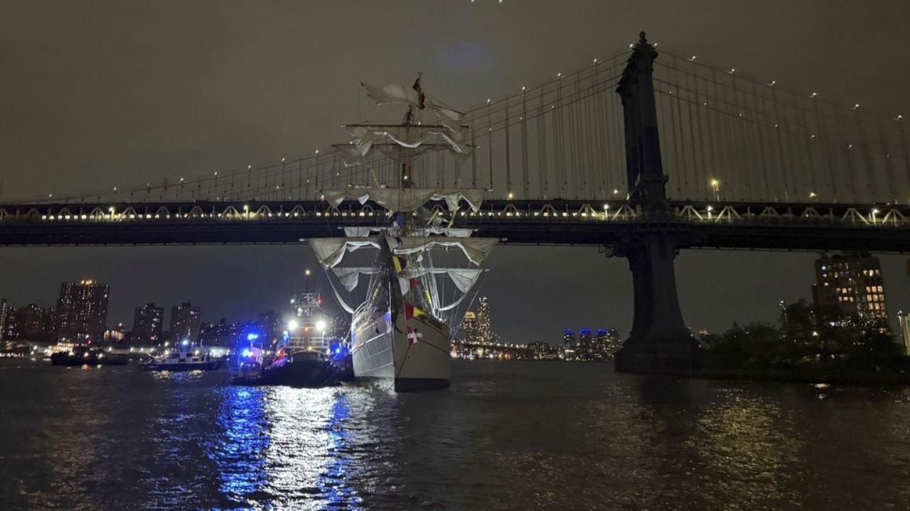 Buque Cuauhtémoc era manejado por piloto de puerto de Nueva York cuando colisionó: Semar