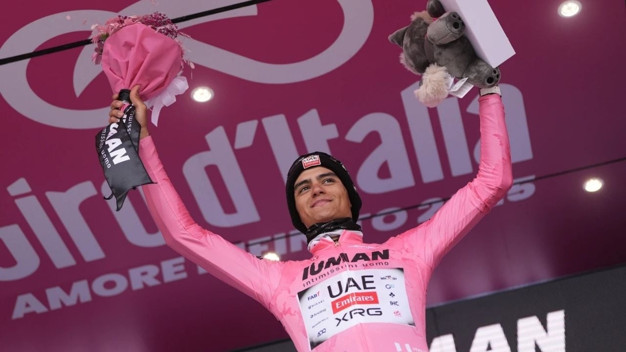 Isaac del Toro bleibt nach 14 Etappen der Führende des Giro d'Italia.
