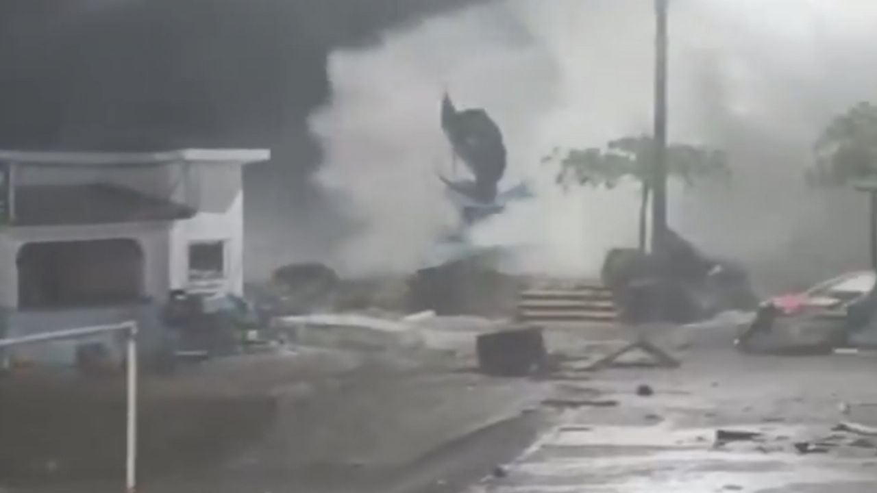 Orkaan Erick verwoest het Sailfish-monument in Puerto Escondido (video)