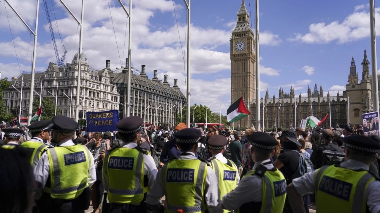 Londra polisi, Filistin yanlısı protestocuların yeni yasaya meydan okuması üzerine 365 kişiyi tutukladı