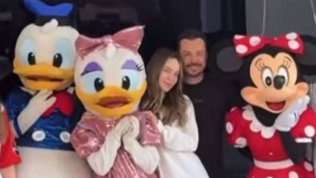García Parra prosi o urlop, aby pojechać do Disneylandu i świętować urodziny Belindy.