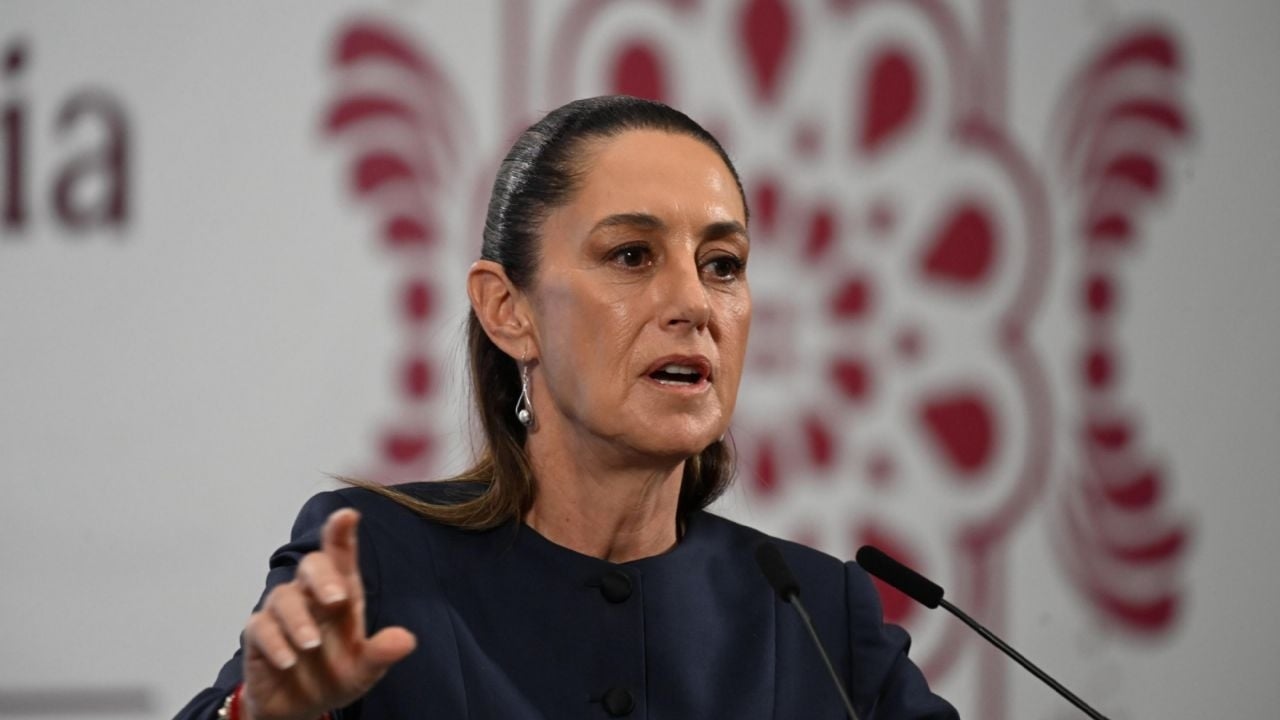 Sheinbaum's administration has spent 281 billion pesos less than budgeted; it has cut scholarships and health care.