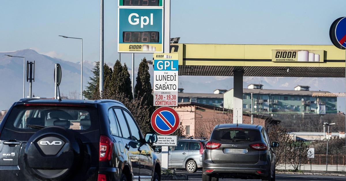 Caro carburanti: in 5 anni il gasolio +27%, la benzina +21,7%