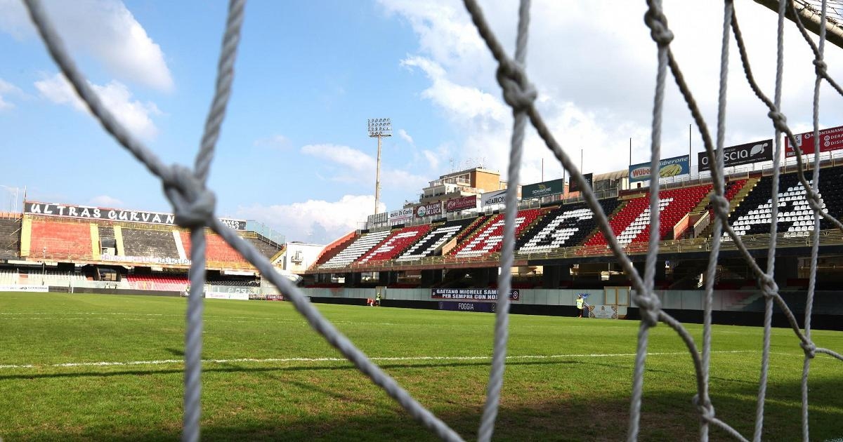 Calcio Foggia 1920, Einschüchterung, um den Präsidenten zum Rücktritt zu bewegen: 4 Verhaftungen und Daspo