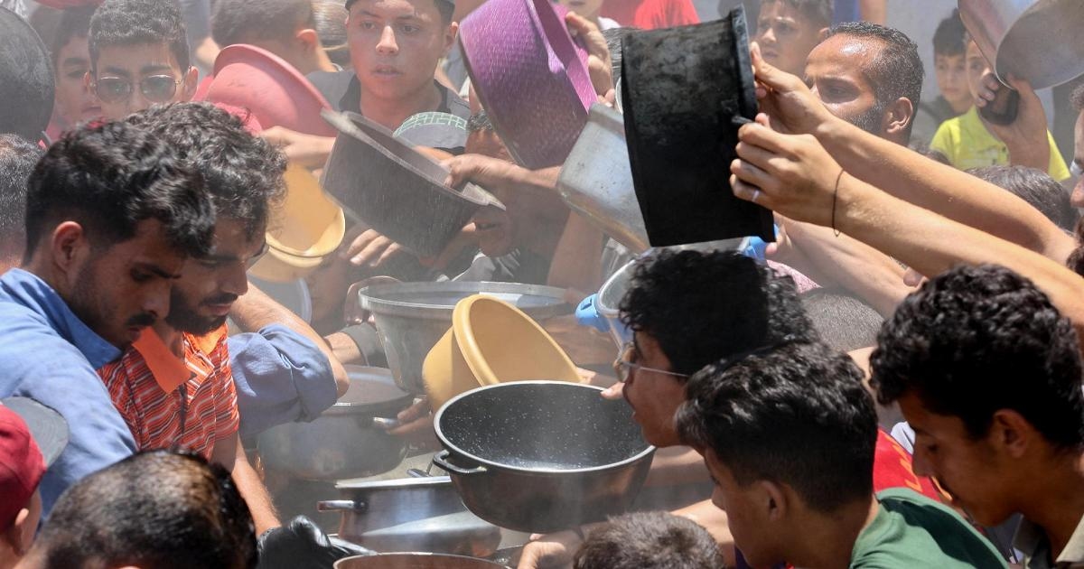 Ancora spari sulla folla in attesa di aiuti, decine di morti. Idf, ucciso responsabile finanze Hamas