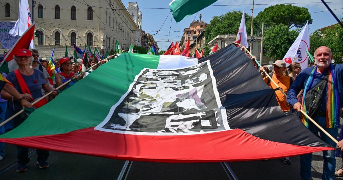 Contro guerra, riarmo e "terrorismo d'Israele", oggi due cortei a Roma. Attesa oltre 10mila persone