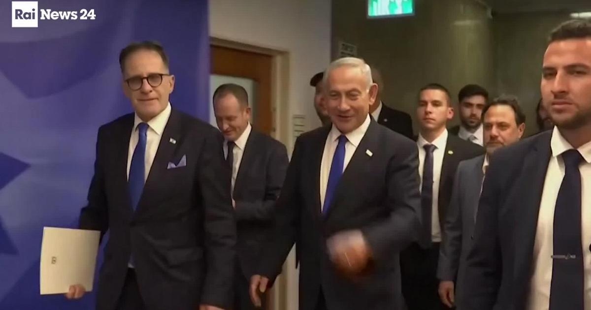 Netanyahu bombarda Gaza, la sua maggioranza traballa