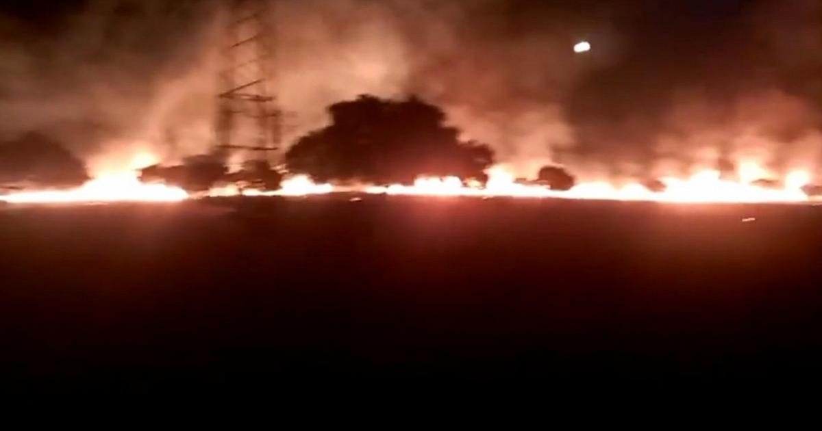 Spanje, brand in Valdecaballeros. Vlammen bedreigen huizen; meer dan 400 mensen geëvacueerd.