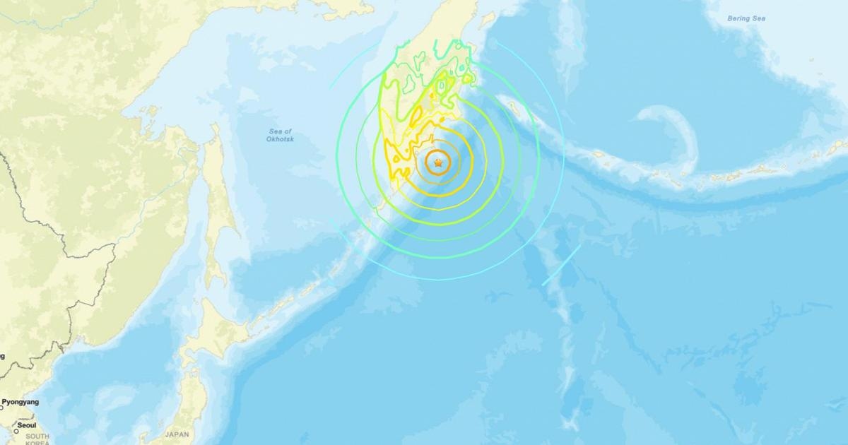 Aardbeving met een kracht van 8,7 op de schaal van Richter in het Russische Verre Oosten, tsunamiwaarschuwing afgegeven. Kerncentrale Fukushima ontruimd.