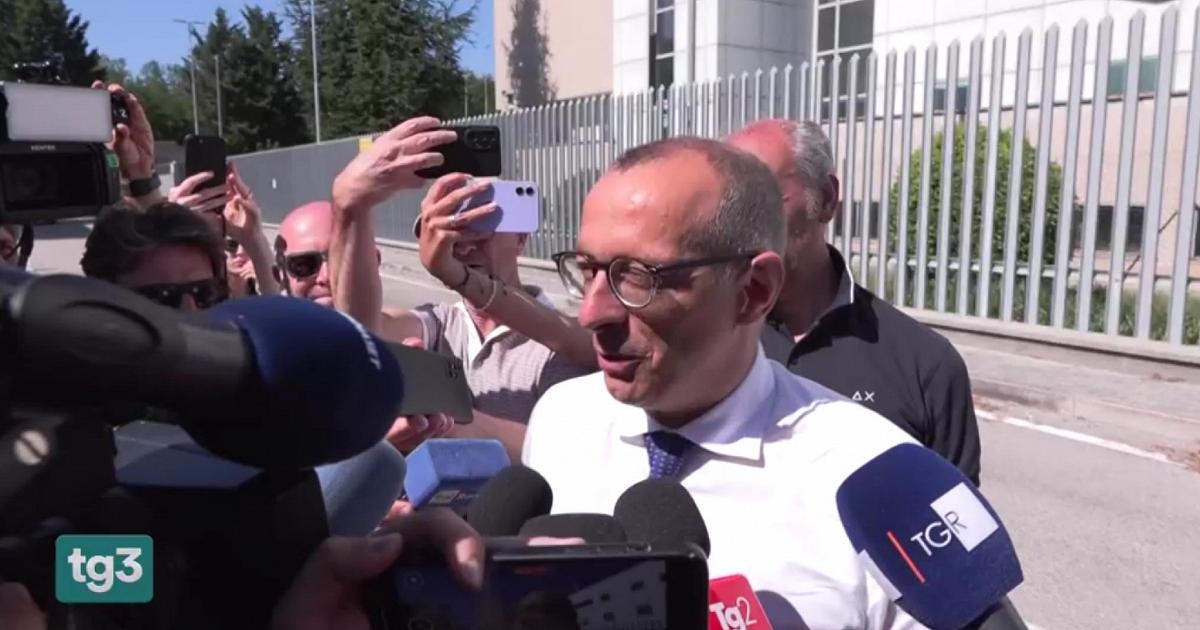 Ex sindaco di Pesaro Matteo Ricci: "Estraneo ai fatti, torno a fare campagna elettorale"