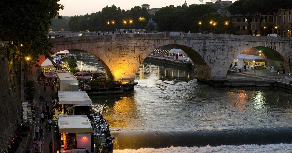 Volgens milieuartsen brengt baden in de Tiber ernstige gezondheidsrisico's met zich mee.