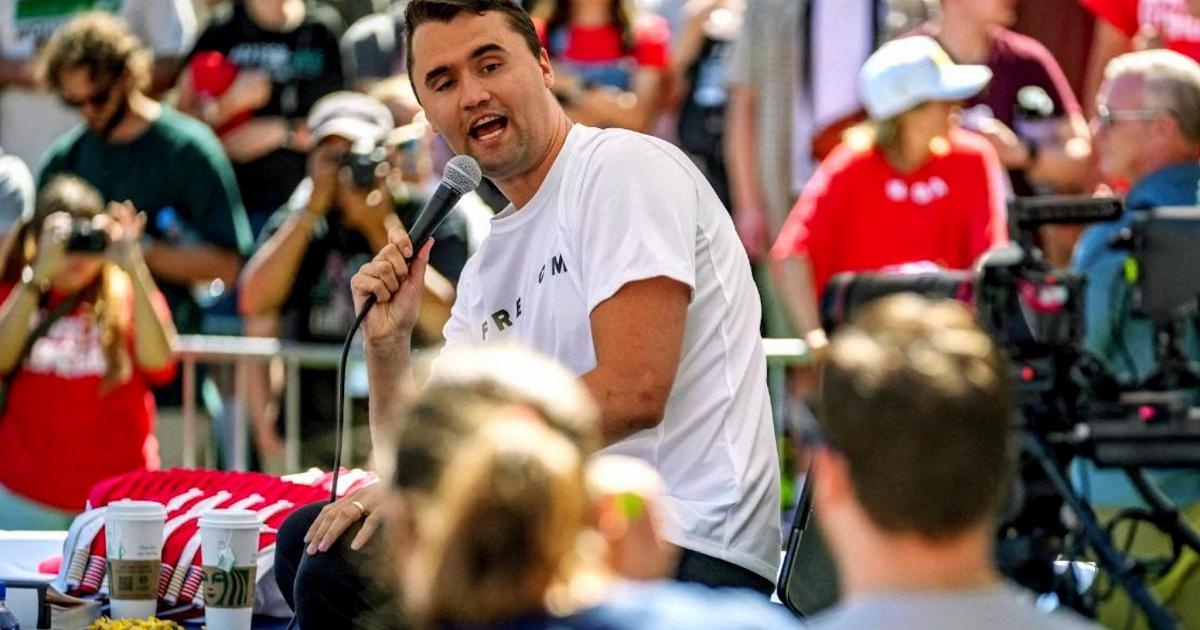 Ativista Charlie Kirk morto em ataque. Trump o chamou de "vítima da retórica radical de esquerda".