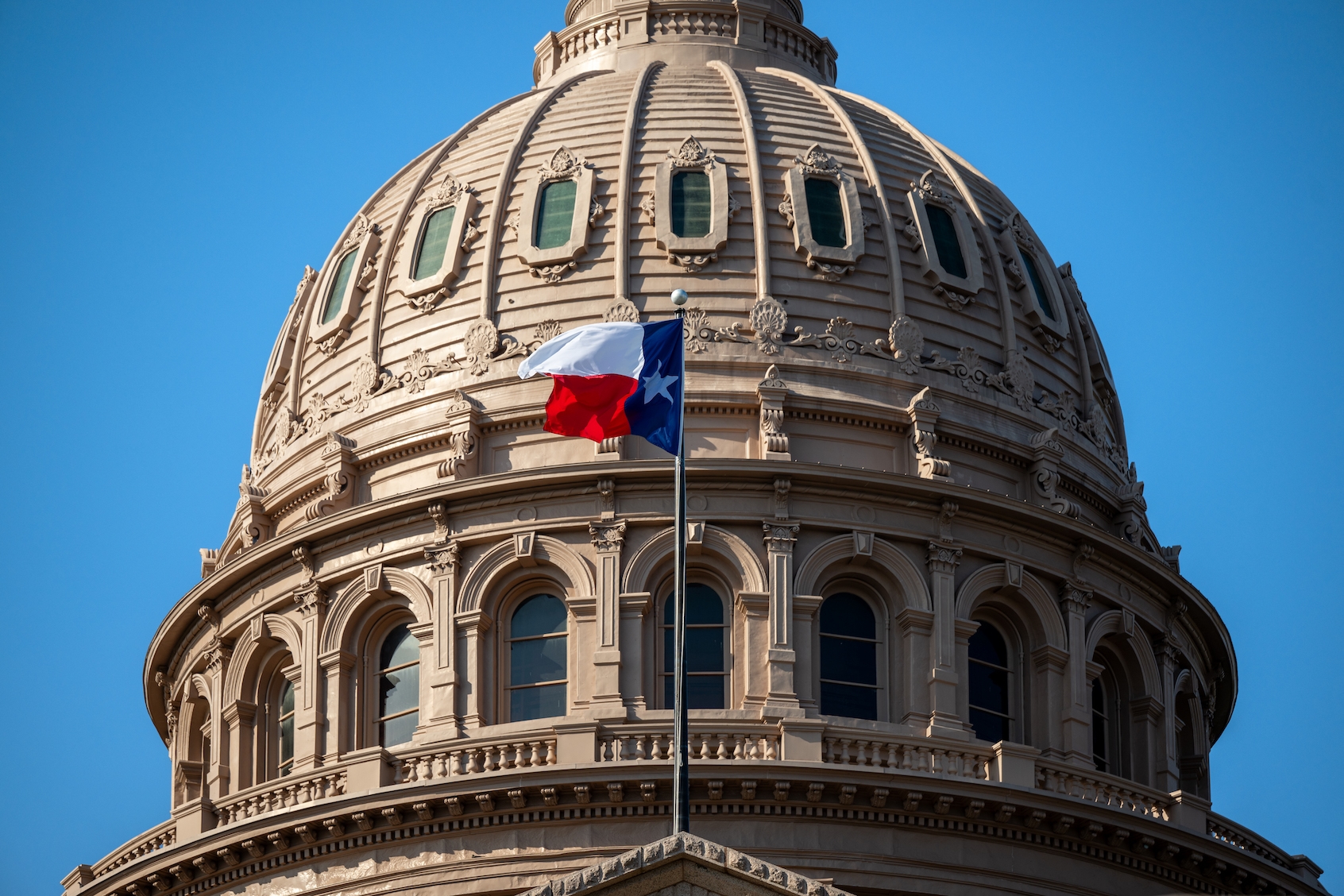 Nello scontro sulla ridefinizione dei distretti elettorali, il partito repubblicano del Texas usa il suo potere per mettere a tacere l'ultimo strumento di resistenza dei democratici