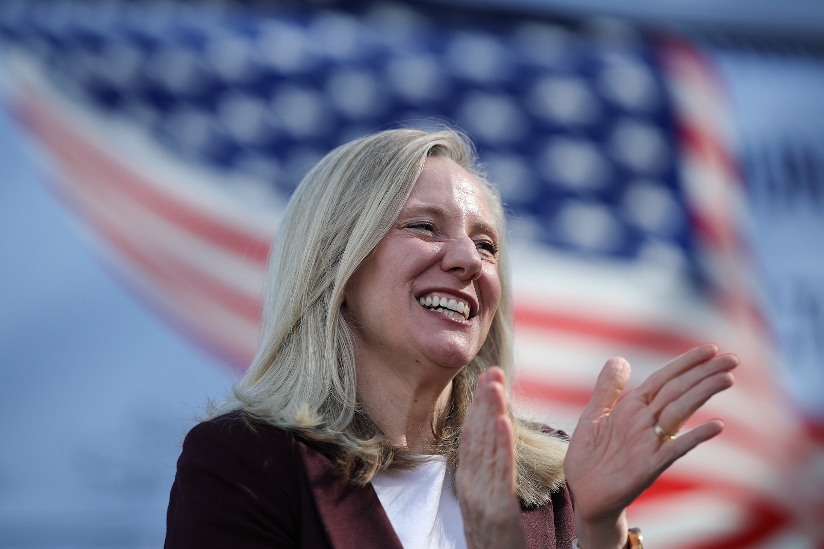 Spanberger se convierte en la primera gobernadora de Virginia