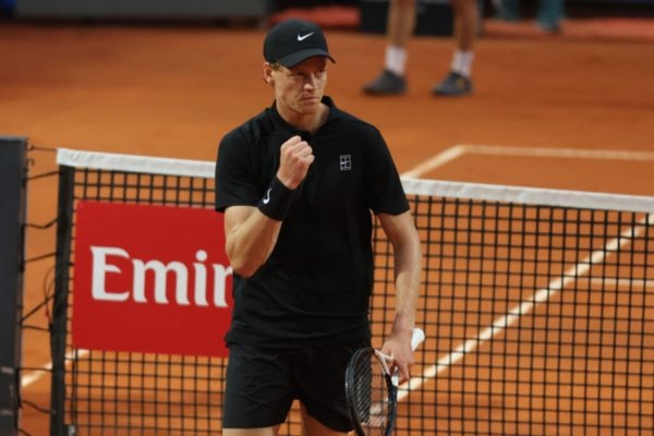 Sinner domine Ruud et s'envole vers la demi-finale, pour une finale historique de Paolini