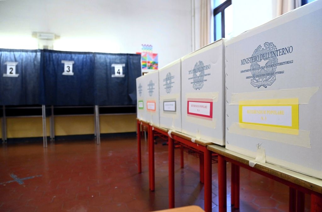 Referendum, seggi aperti in tutta Italia sino alle 15