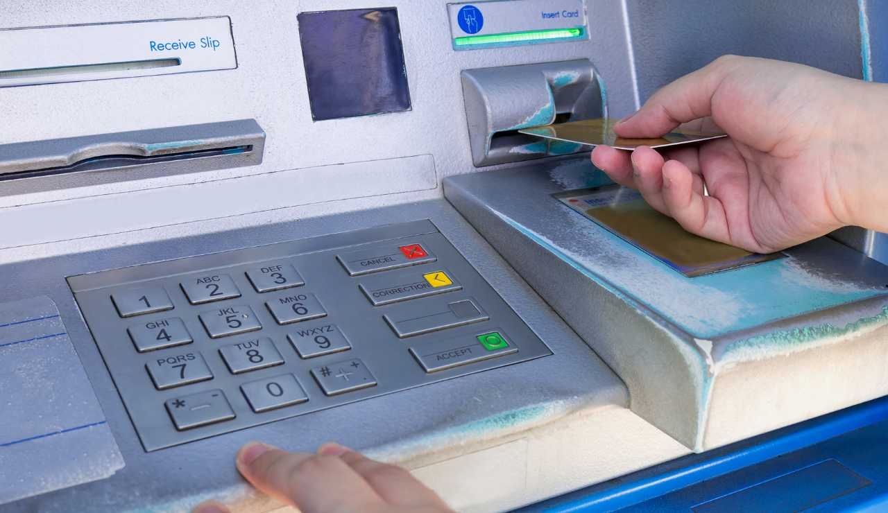 Ultim’ora: VIETATI I PRELIEVI A QUEST’ORA | Se stasera vai al bancomat non ti danno neanche 1 centesimo