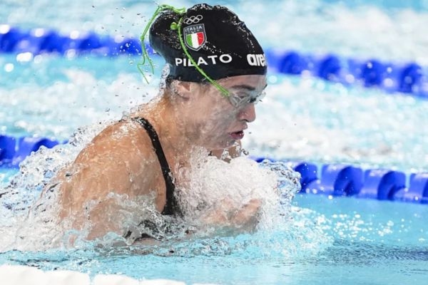 Dünya Yüzme Şampiyonası: Benedetta Pilato 50 metre kurbağalamada bronz madalya kazanırken, 4x100 metre karışık bayrak yarışında dördüncü oldu.