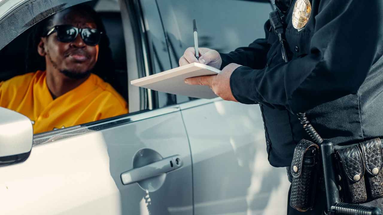 "Agent, ik ben te laat": een jaar gevangenisstraf, een boete van € 6.000 en een rijontzegging van twee jaar | Vanaf vandaag ten strengste verboden.