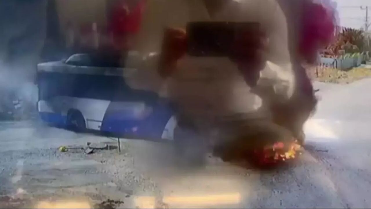 EGO-bus vliegt in brand in Ankara