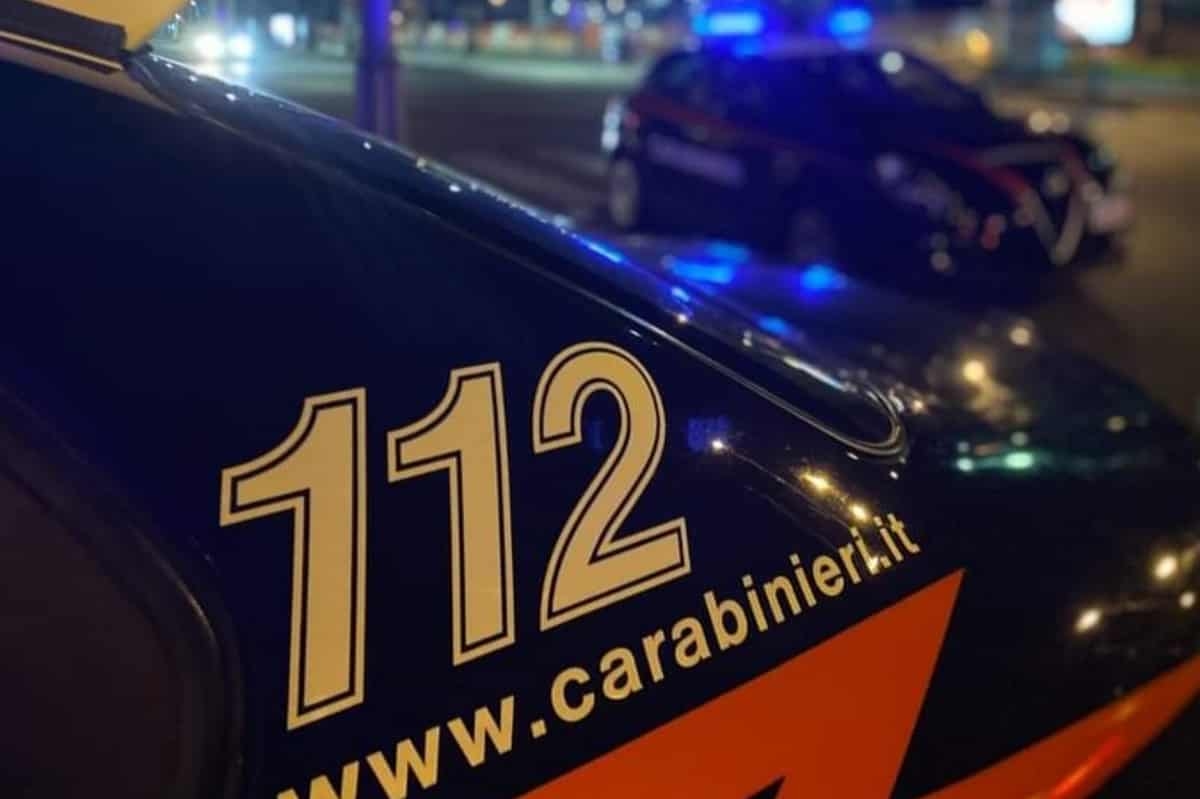 Sesto San Giovanni: Man bedreigt twee minderjarigen met schroevendraaier, verkracht ze en ontvoert ze uit hun huis.